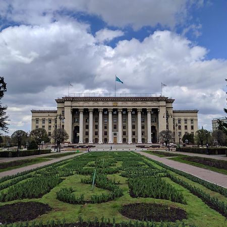 Nadezhda Apartments On The Nauryzbai Batyr 82 Алма Ата Екстериор снимка