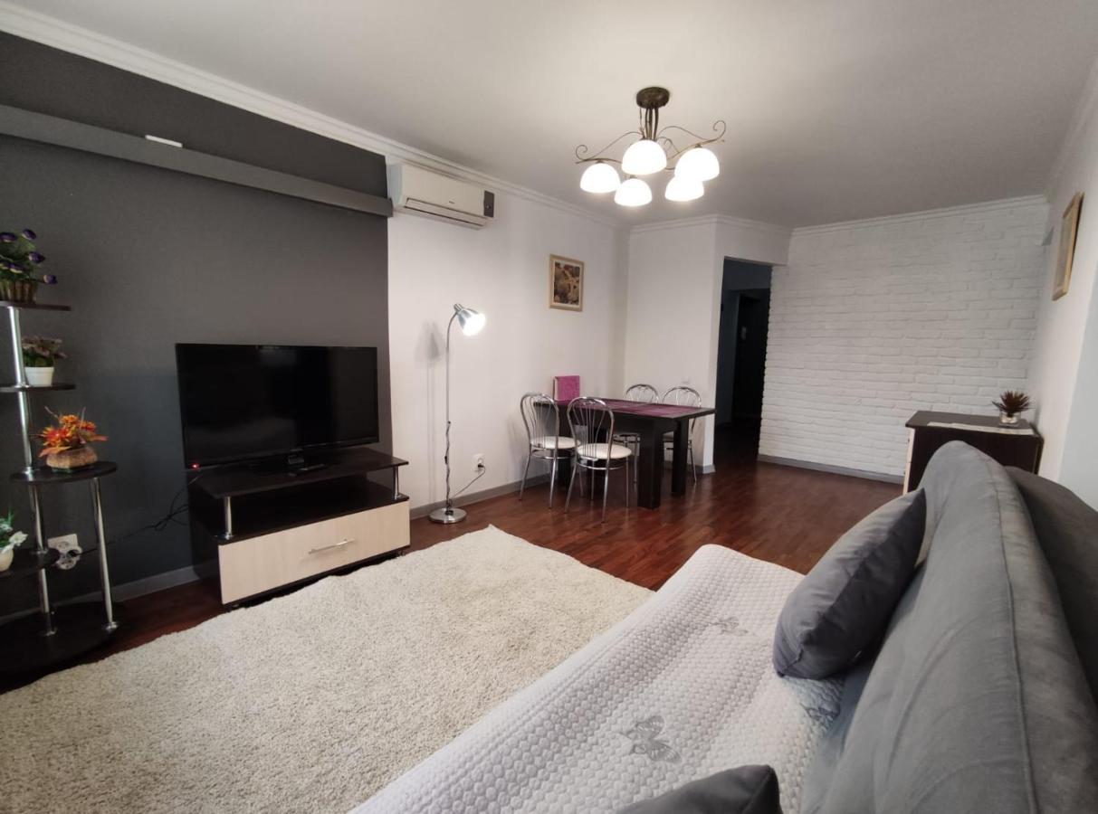 Nadezhda Apartments On The Nauryzbai Batyr 82 Алма Ата Екстериор снимка