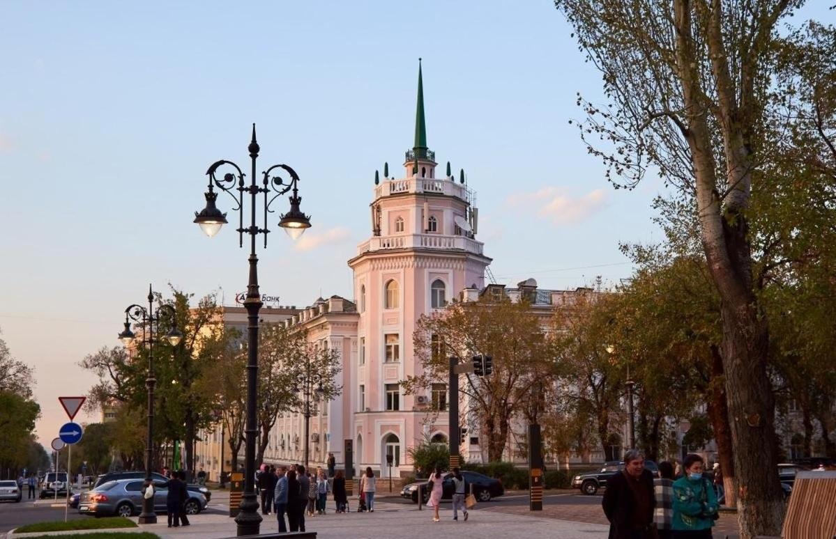 Nadezhda Apartments On The Nauryzbai Batyr 82 Алма Ата Екстериор снимка