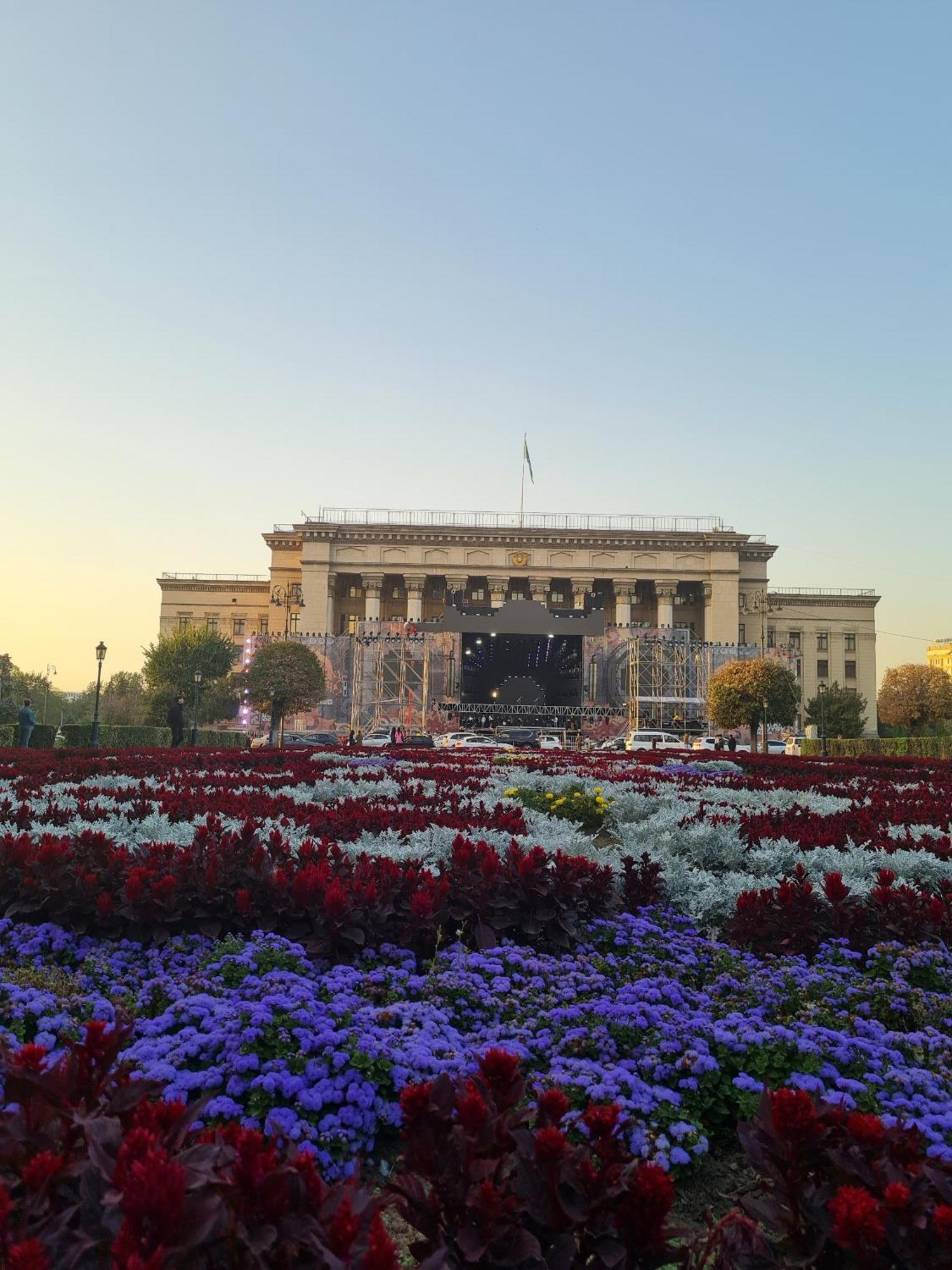 Nadezhda Apartments On The Nauryzbai Batyr 82 Алма Ата Екстериор снимка