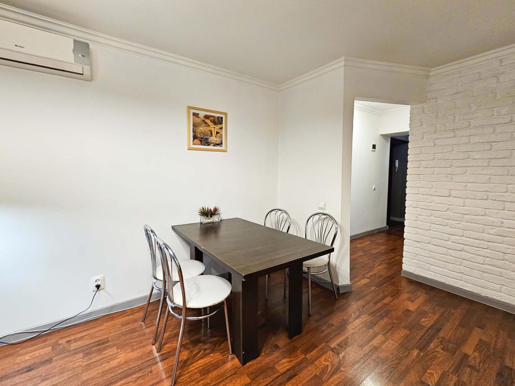 Nadezhda Apartments On The Nauryzbai Batyr 82 Алма Ата Екстериор снимка
